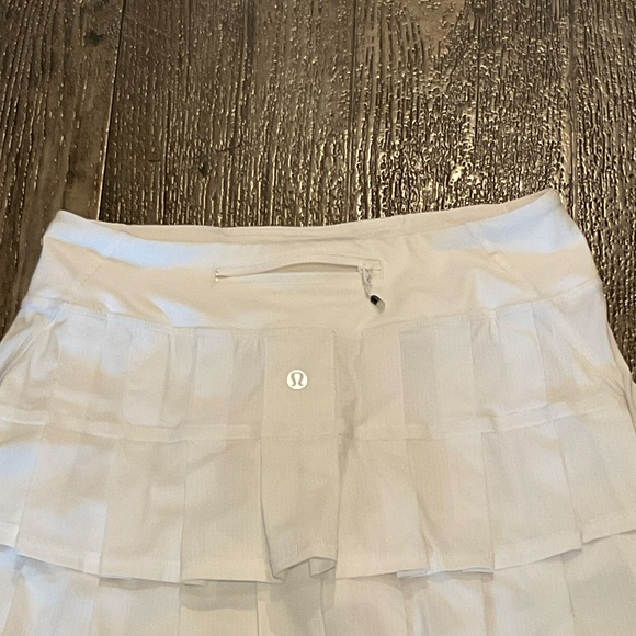 EUC, Lululemon Run: Pace Setter Skirt, White, Sz 4 - Picture 6 of 10